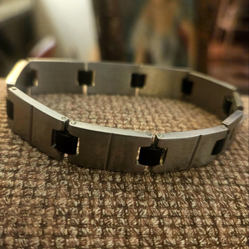 MENS STAINLESS STEEL AND LEATHER BRACELET. VERY COOL ! 8.5" LONG